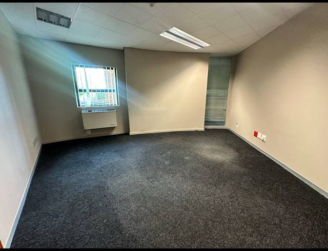 358M² OFFICE TO LET IN PARKTOWN